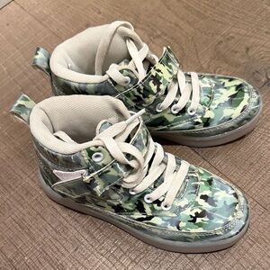 Camouflage High-Top Kids Sneakers (Light Up)